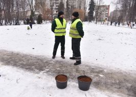 Coke grounds in buckets