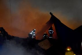 Extinguishing the fire in the hypermarket "Epicenter"