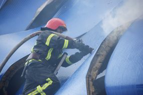 Extinguishing the fire in the hypermarket "Epicenter"