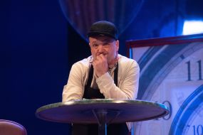 Performance "Jackpot for Cockatoo"