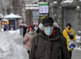 Man wearing a respiratory mask