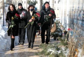 Marina Honda and Marina Poroshenko near the Wall of Memory