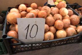 The price of bow in one of the markets in Zaporozhye