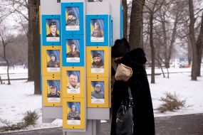 People near the memorial to the defenders of Ukraine