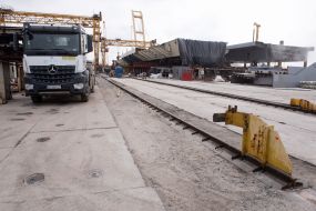 Assembling the third section of the cable-stayed bridge