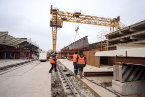 Assembling the third section of the cable-stayed bridge
