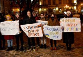 Учасники театралізованої акції «Полум'я Гідності»