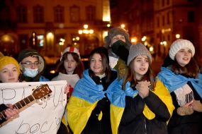 Учасники театралізованої акції «Полум'я Гідності»