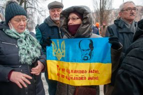Woman holding the flag of Ukraine