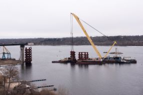 Europe's largest floating crane Lifting LK-800 ("Zechariah") on the Dnieper in Zaporozhye