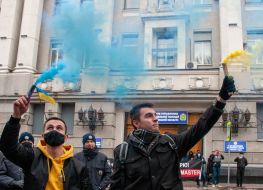 Участники акции в поддержку Сергея Стерненко