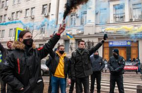 Участники акции в поддержку Сергея Стерненко