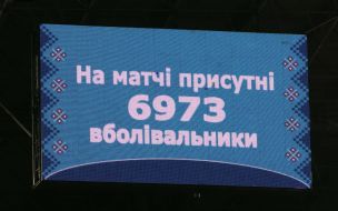 Scoreboard with the number of fans in the stadium