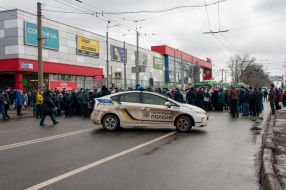 Workers of the Electrovazhmash plant blocked the road