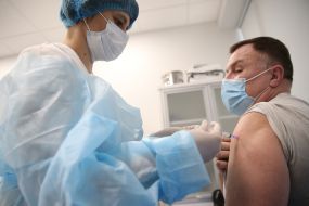 Mobile brigade of the Ministry of Health of Ukraine vaccinates doctors of Dobrobut medical network