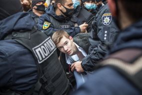 Поліція втрутилася у протистояння учасниць маршу за рівні права жінок та радикалів з організації «Традиції і порядок»