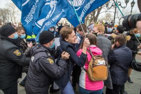 Поліція втрутилася у протистояння учасниць маршу за рівні права жінок та радикалів з організації «Традиції і порядок»