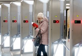 New high turnstiles at Kontraktova Ploshcha metro station
