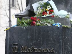 Laying flowers at the monument to Taras Shevchenko