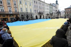 People hold a huge flag of Ukraine