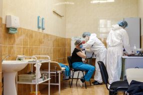 Vaccination of health workers from COVID-19