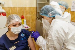 Vaccination of health workers from COVID-19