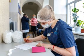 Vaccination of health workers from COVID-19