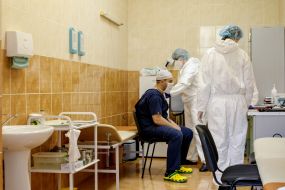 Vaccination of health workers from COVID-19