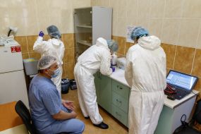 Vaccination of health workers from COVID-19