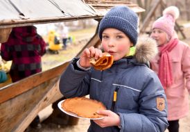 The boy eats pancakes