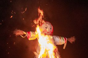 Спалювання опудала зими