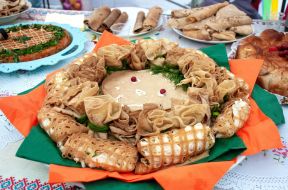 Блюдо з млинцями