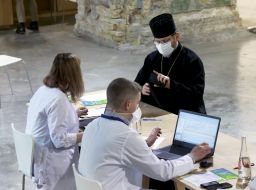 Святослав (Шевчук) регистрируется на вакцинацию от COVID-19