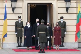 Ґітанас Науседа з дружиною Діаною та Володимир Зеленський з дружиною Оленою