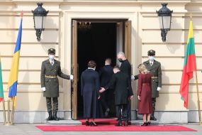 Ґітанас Науседа з дружиною Діаною та Володимир Зеленський з дружиною Оленою