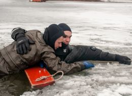 Rescue of a conditionally injured person who fell through the ice