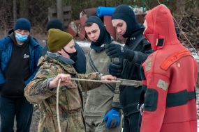 Classes to improve the skills of rescuing people who fell through the ice