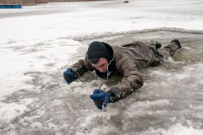 Rescue of a conditionally injured person who fell through the ice
