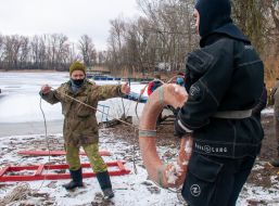 Classes to improve the skills of rescuing people who fell through the ice