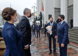 Dmytro Razumkov,Hitanas Nauseda