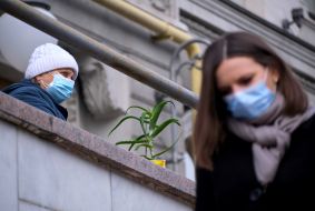 People in a respiratory mask in Kiev