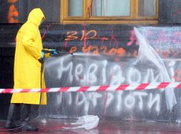 Employees of a cleaning company are washing the facade of the President's Office building