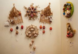 Панно з писанками на стіні на виставці «Великоднє диво»