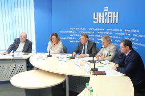Yukhym Khazan, Natalia Bachura, Volodymyr Butko, Vadym Shkarupin and Andriy Savchenko