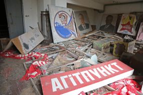 Агитпункт в полуразрушенном здании в Припяти