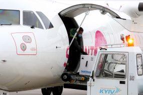 The first batch of Pfizer vaccine has arrived in Ukraine