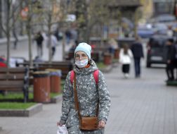 Girl in a respiratory mask
