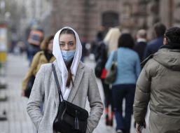 Girl in a respiratory mask
