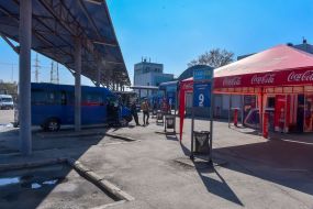 Маршрутка на малолюдному Центральному автовокзалі Запоріжжя