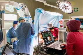 Surgery to remove a brain tumor (surgery to wake the patient)